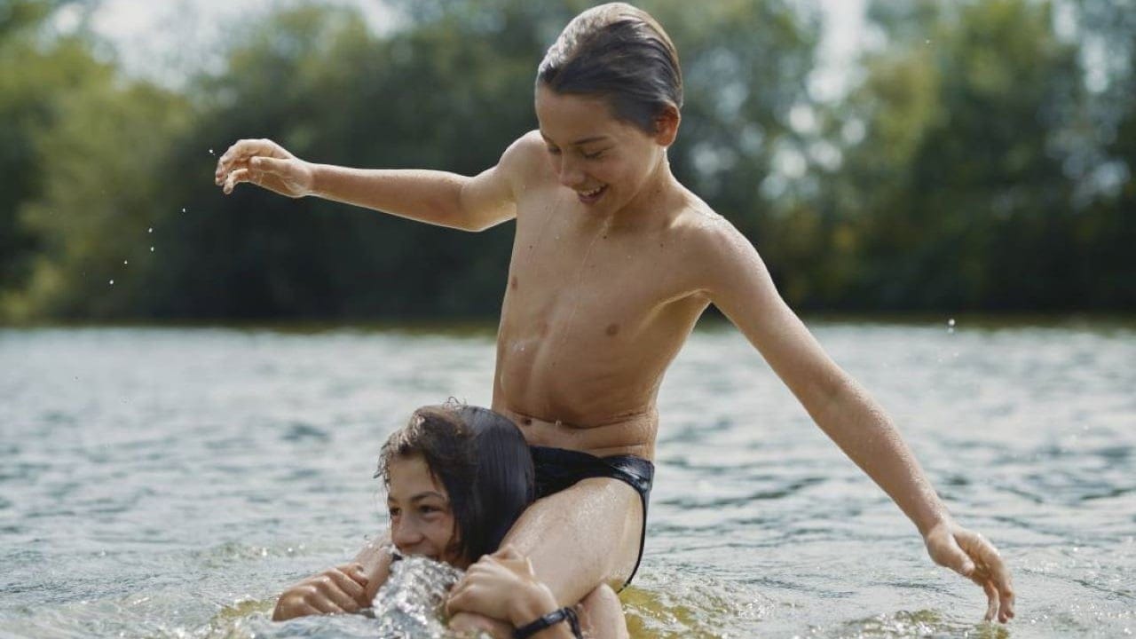 Young Hearts' Review: A Tenderly Observed Tale of Queer Love